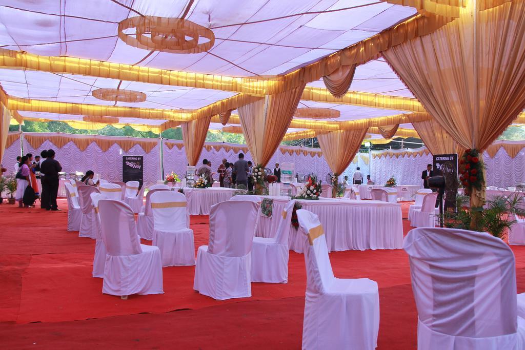 By The Way Hotel Mysore Exterior photo