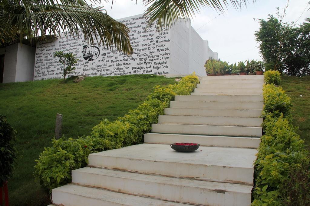 By The Way Hotel Mysore Exterior photo