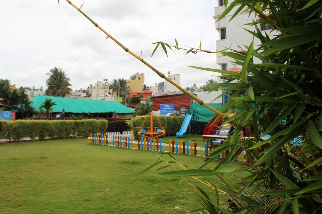 By The Way Hotel Mysore Exterior photo